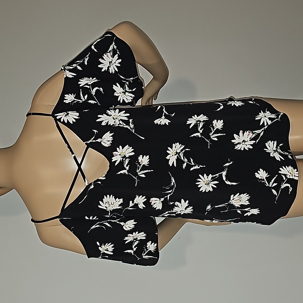 Kaileigh Strappy Back detail cold shoulder Black Floral Poly Blend Size M Top - Picture 9 of 11